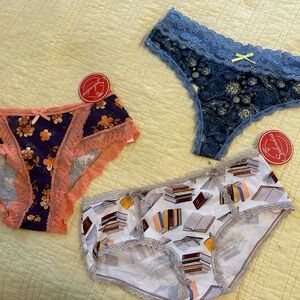 Splendies Three Lace-Trim Bikini Medium Panties Medium Book Print NWT
